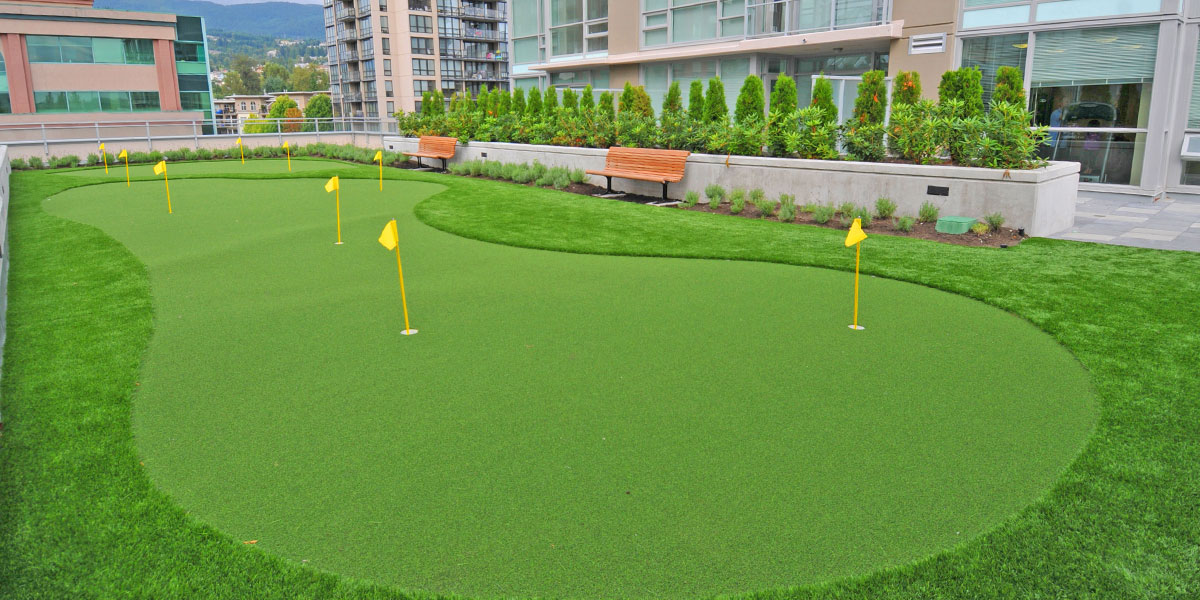 outdoor-putting-green