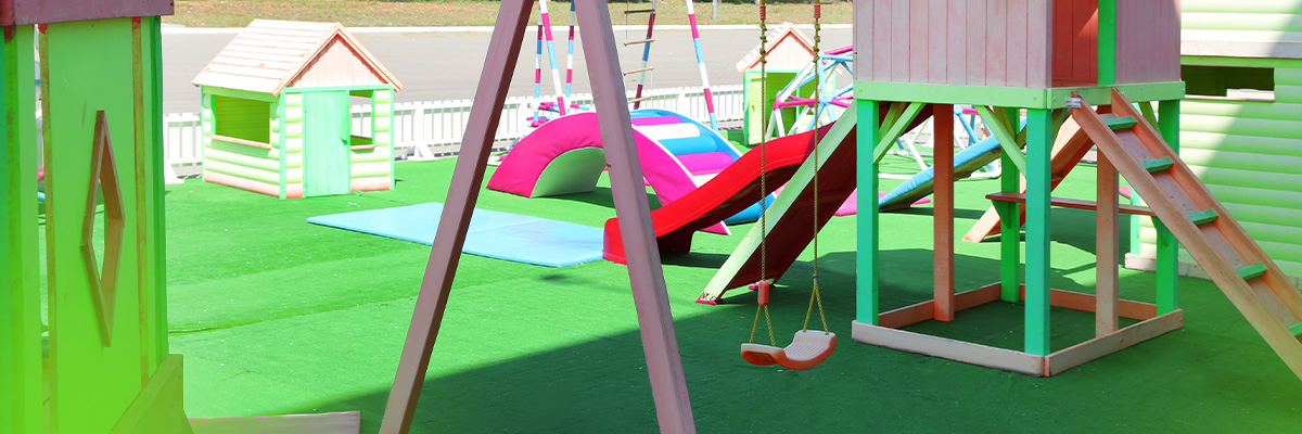 artificial-grass-for-backyard-playground