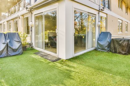 artificial-grass-for-balcony